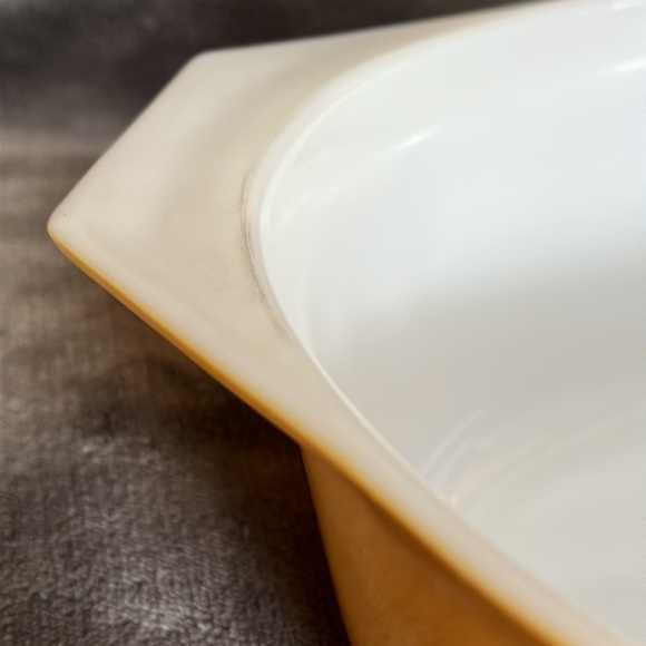 VTG | BUTTERFLY Gold PYREX 045 2.5 qt covered casserole - Picture 7 of 8